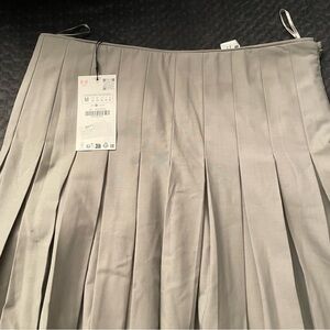 NWT Zara Light Gray Pleated Skirt